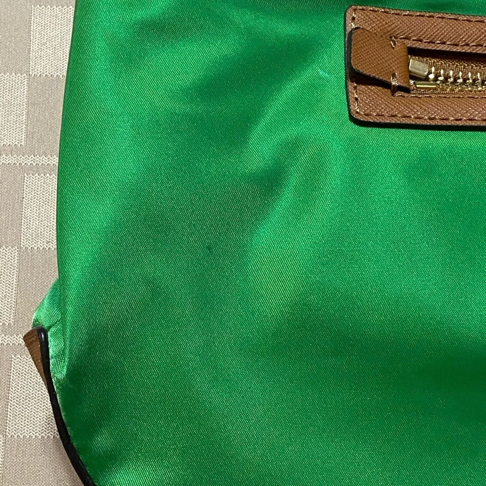 NWOT MICHAEL KORS Women’s Kelly Green Satin Tote Bag Purse 14” X‎ 9” Gold Accent
